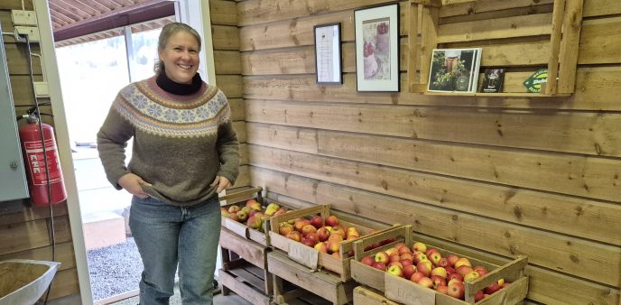 Astrid i butikken Foto Juni Solstad Karlsen